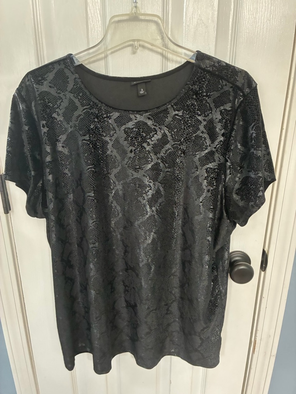 torrid Black Shimmer Snake-Print Short Sleeve Tee. Size 3. - Picture 1 of 4